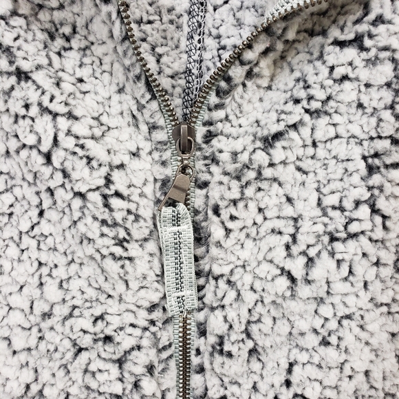 J. American shearling feel fleece zip front vest - Picture 5 of 9